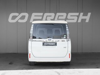 2014 Toyota Voxy III (R80), белый, 1890000 рублей, вид 4