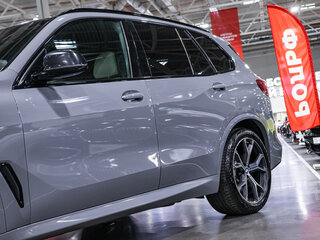 2019 BMW X5 25d IV (G05/G18), серый, 6200000 рублей, вид 3