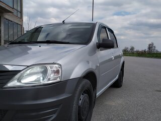 2013 Renault Logan I Рестайлинг, серебристый, 363000 рублей, вид 3