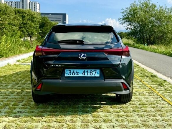 2023 Lexus UX 300e I, чёрный - вид 3