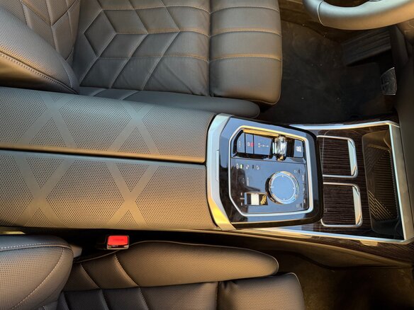 2025 BMW 7 серии 740i xDrive VII (G70), чёрный, 16500000 рублей - вид 18