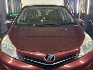 2012 Toyota Vitz III (XP130), красный, 800000 рублей, вид 2