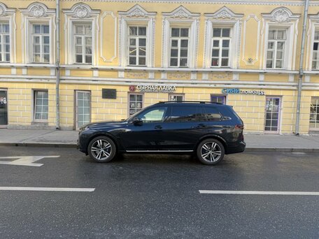 2025 BMW X7 40i I (G07) Рестайлинг, чёрный, 13549000 рублей, вид 3