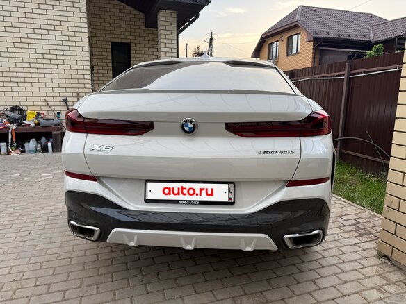 2021 BMW X6 40d III (G06), белый, 6200000 рублей - вид 21