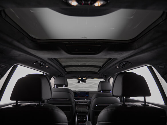 2025 BMW X7 40d I (G07) Рестайлинг, серый - вид 8