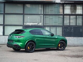 2022 Alfa Romeo Stelvio Quadrifoglio I Рестайлинг, зелёный, 6500000 рублей, вид 3