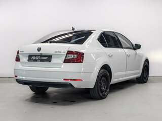2017 Skoda Octavia III (A7) Рестайлинг, белый, 1515000 рублей, вид 5