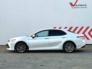 2021 Toyota Camry VIII (XV70), белый, 3000000 рублей, вид 2