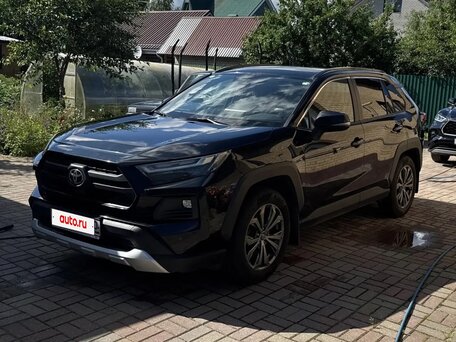 2023 Toyota RAV4 V (XA50), чёрный, 3190000 рублей, вид 2