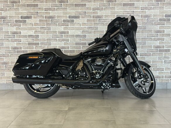 2024 Harley-Davidson Street Glide, чёрный