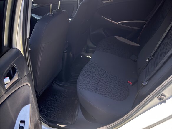 2015 Hyundai Solaris I Рестайлинг, серебристый, 1200000 рублей - вид 12