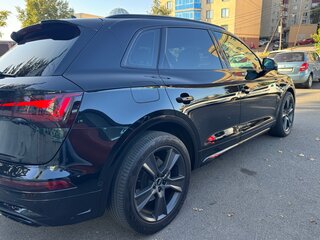 2021 Audi Q5 L 45 TFSI II (FY) Рестайлинг, чёрный, 4850000 рублей, вид 4