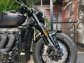 2026 Triumph Rocket 3, чёрный, 3800000 рублей, вид 3