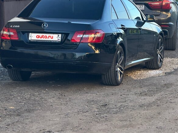 2011 Mercedes-Benz E-Класс 200 7G-Tronic IV (W212, S212, C207), чёрный, 1400000 рублей - вид 2