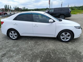 2010 Kia Cerato 5-speed II, белый, 950000 рублей, вид 4