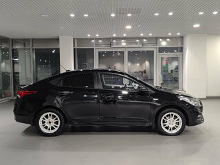 2018 Hyundai Solaris II, чёрный, 1305000 рублей, вид 4