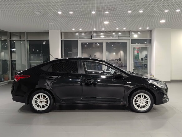 2018 Hyundai Solaris II, чёрный, 1249000 рублей - вид 3