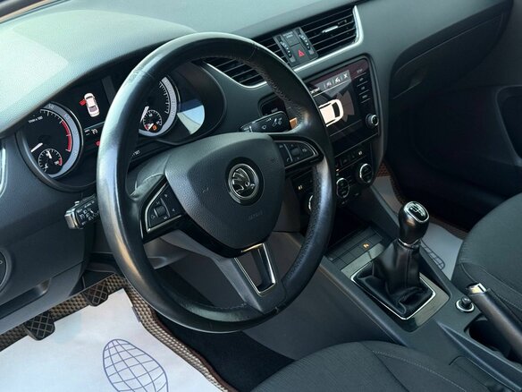 2017 Skoda Octavia III (A7) Рестайлинг, коричневый, 1800000 рублей - вид 17