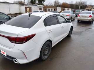 2021 Kia Rio IV Рестайлинг, белый, 1200000 рублей, вид 5
