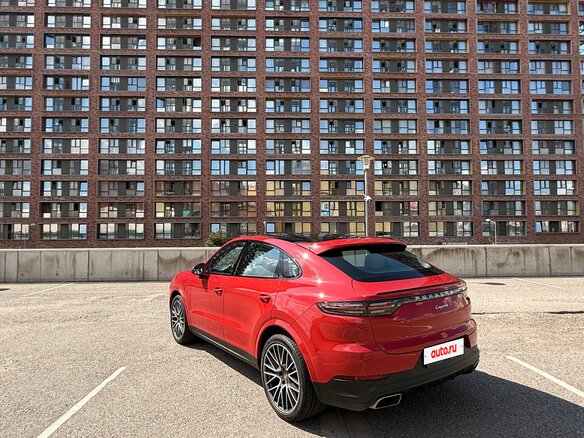 2021 Porsche Cayenne Coupé III, красный, 7987654 рублей - вид 4