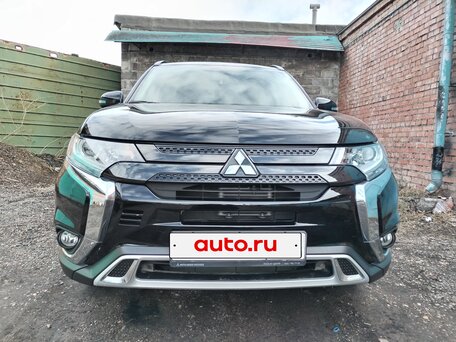 2022 Mitsubishi Outlander III Рестайлинг 3, чёрный, 3170000 рублей, вид 1