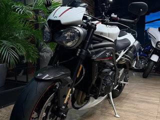 2019 Triumph Street Triple, белый, 1250000 рублей, вид 3