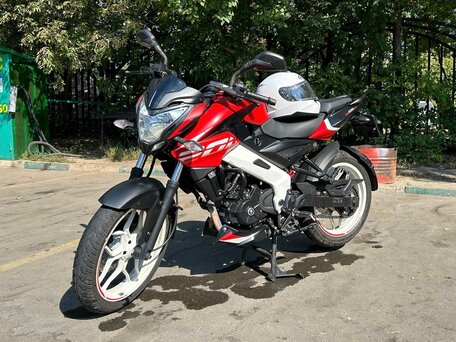 2021 Bajaj Pulsar NS 200, красный, 205000 рублей, вид 1