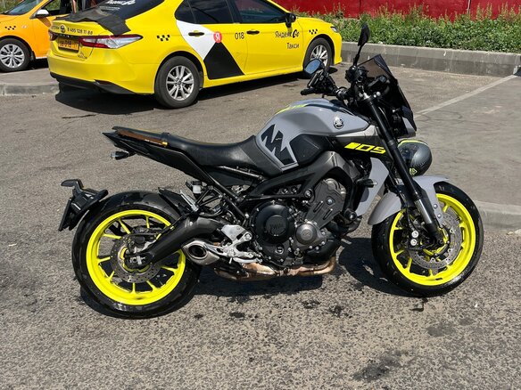 2017 Yamaha MT-09 (FZ-09), серый, 850000 рублей