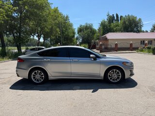 2019 Ford Fusion (North America) II Рестайлинг, серебристый, 1650000 рублей, вид 4