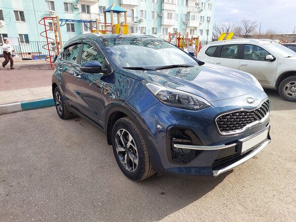 2020 Kia Sportage IV Рестайлинг, синий, 2750000 рублей - вид 4