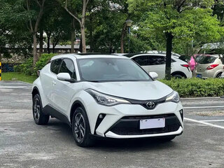 2021 Toyota C-HR I Рестайлинг, белый, 1642000 рублей, вид 3