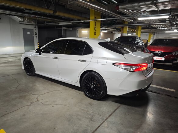 2018 Toyota Camry VIII (XV70), белый, 2900000 рублей - вид 3