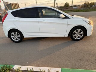 2015 Hyundai Solaris I Рестайлинг, белый, 999000 рублей, вид 3