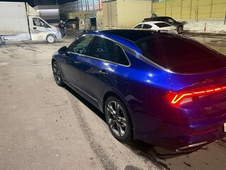 2020 Kia K5 III, синий, 2500000 рублей, вид 3