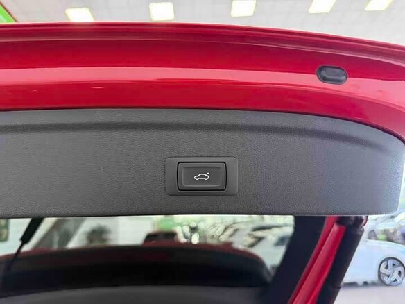 2022 Audi A3 Sportback 35 TFSI IV (8Y), красный, 2360000 рублей - вид 23