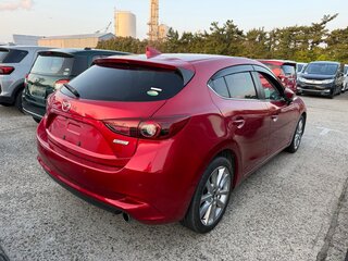 2017 Mazda Axela III Рестайлинг, красный, 1020007 рублей, вид 4