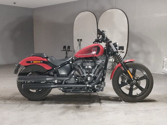 2022 Harley-Davidson Street Bob, красный, 1587000 рублей