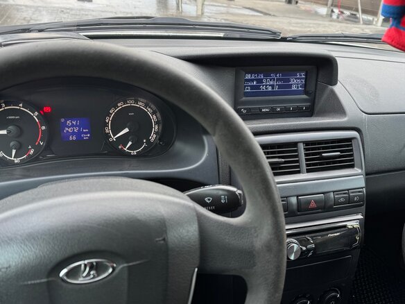 2015 Lada (ВАЗ) Priora I Рестайлинг, белый, 420000 рублей - вид 5