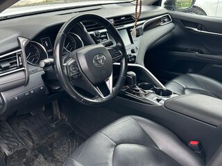 2018 Toyota Camry VII (XV50) Рестайлинг 2, белый, 2380000 рублей, вид 4