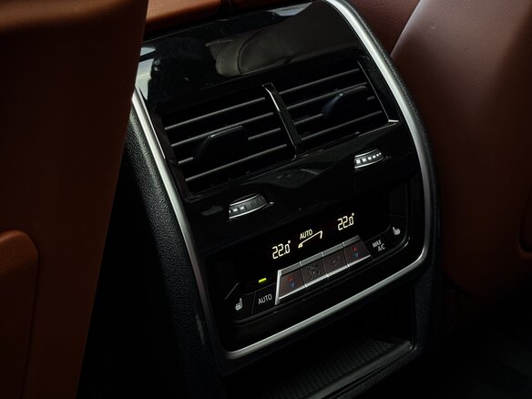 2022 BMW X7 40i I (G07) Рестайлинг, синий, 7943682 рублей - вид 16