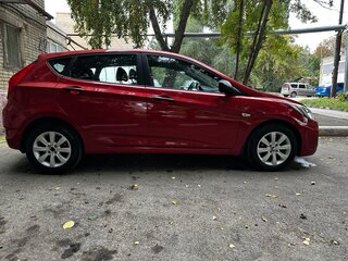 2013 Hyundai Solaris I, красный, 860000 рублей, вид 4