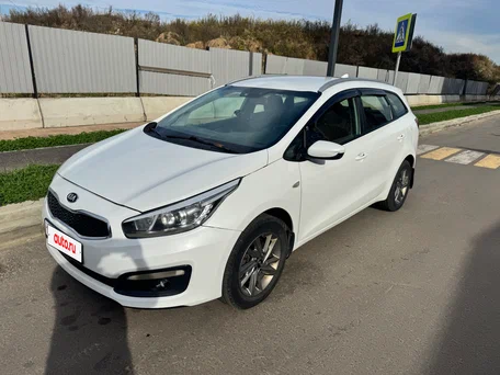 2018 Kia Ceed II Рестайлинг, белый, 890000 рублей, вид 1