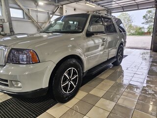 2004 Lincoln Navigator 6-speed II, серый, 2250000 рублей, вид 3
