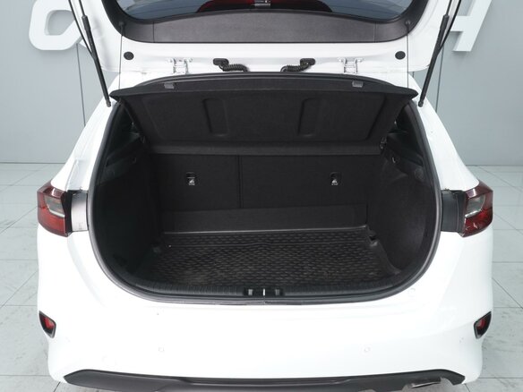 2022 Kia Ceed III Рестайлинг, белый, 1900000 рублей - вид 18