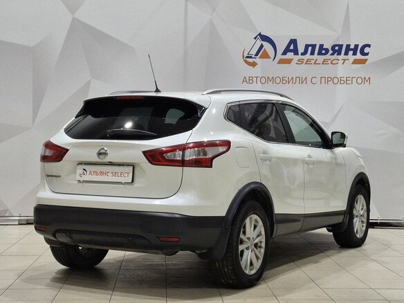 2016 Nissan Qashqai II, белый, 1690000 рублей - вид 2