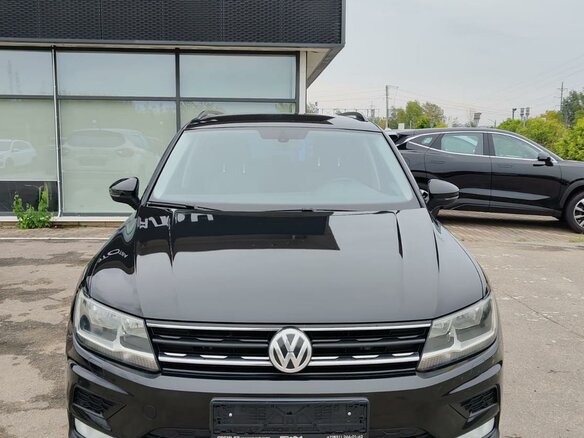 2017 Volkswagen Tiguan II, чёрный - вид 4