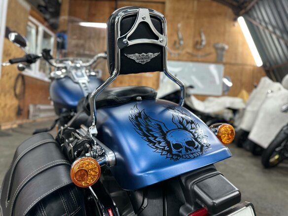 2018 Harley-Davidson Fat Boy, синий, 1990000 рублей - вид 32