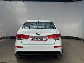 2016 Kia Rio III Рестайлинг, белый, 889000 рублей, вид 4