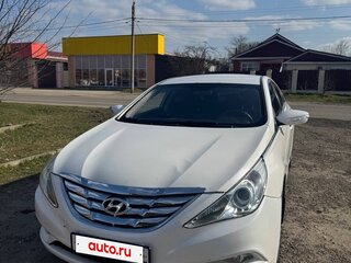 2010 Hyundai Sonata VI (YF), белый, 700000 рублей, вид 1