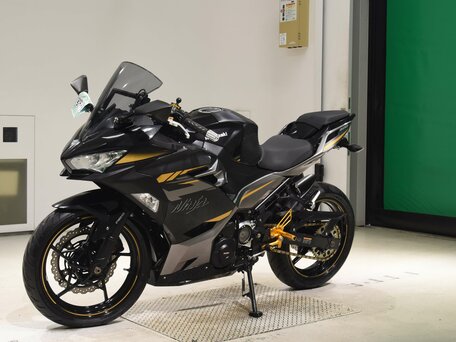 2022 Kawasaki Ninja 400, чёрный, 580000 рублей, вид 2